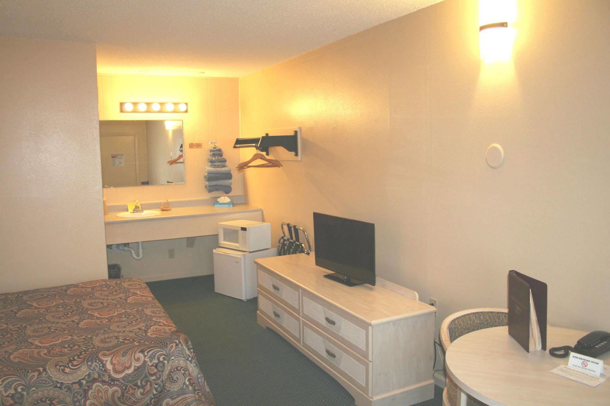 Lake Lighthouse Inn Osage Beach Bagian luar foto